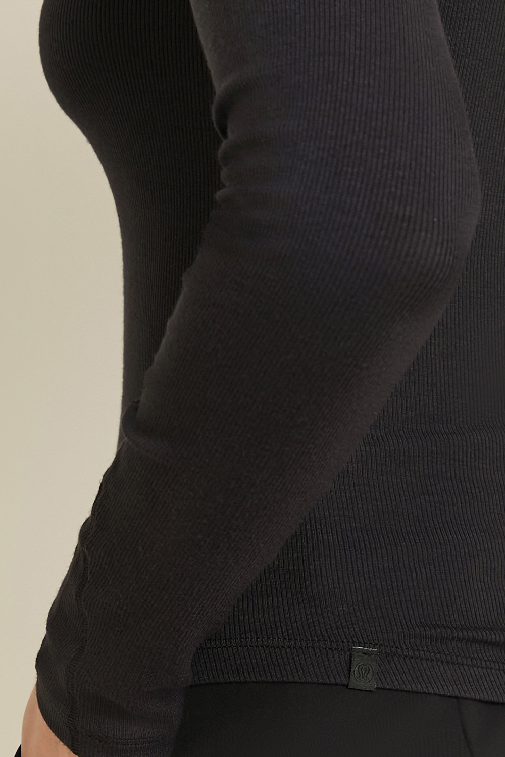 תמונת תקריב דוגמן של Hold Tight Long-Sleeve Henley