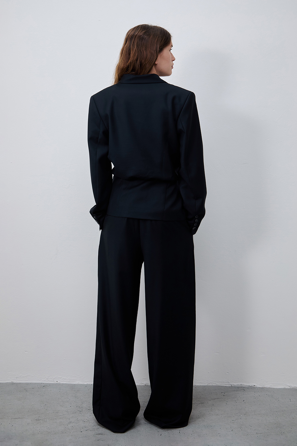 תמונת דוגמן אחורית של ז'קט מחוייט