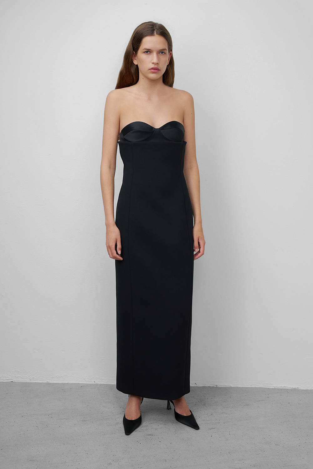 תמונת דוגמן קידמית של נעלי עקב סלינג בק