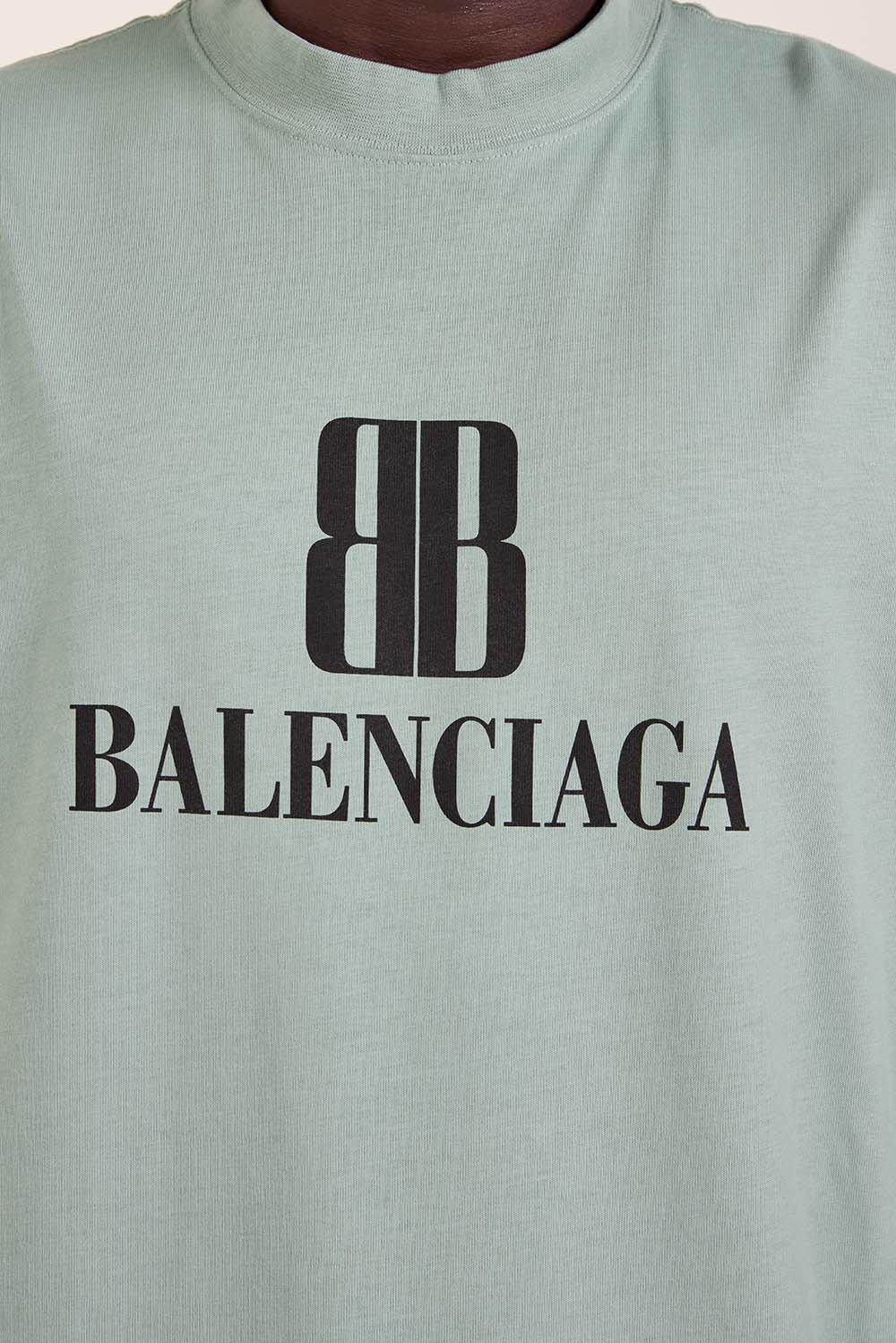 תמונת תקריב דוגמן של חולצת טי