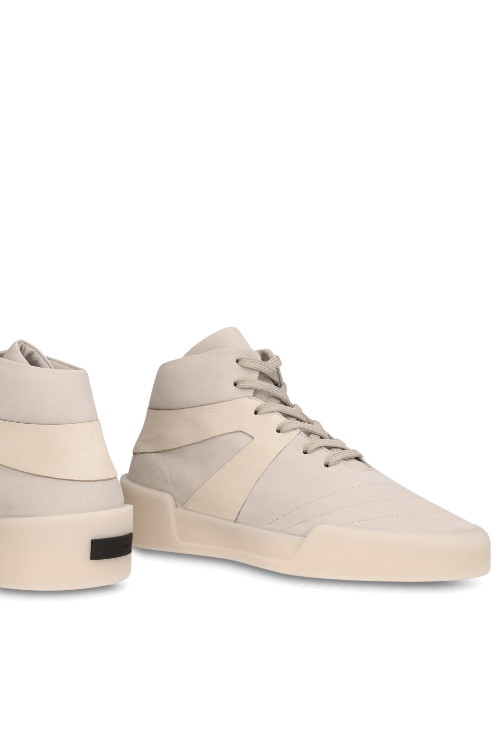 תמונת תקריב של נעלי סניקרס