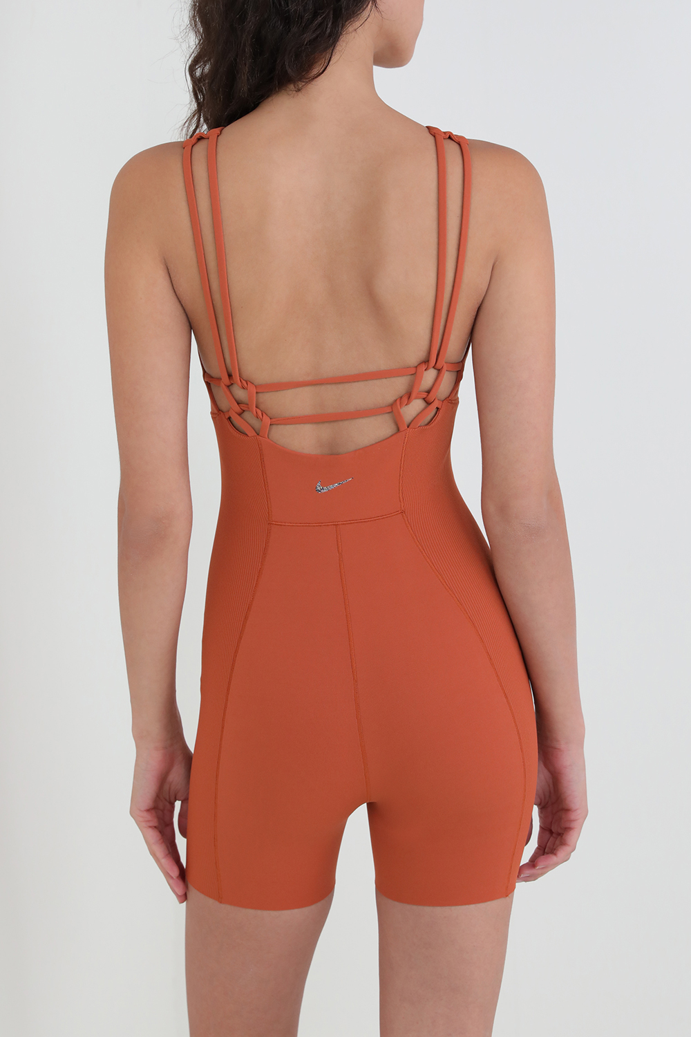 תמונת דוגמן אחורית של אוברול ליוגה