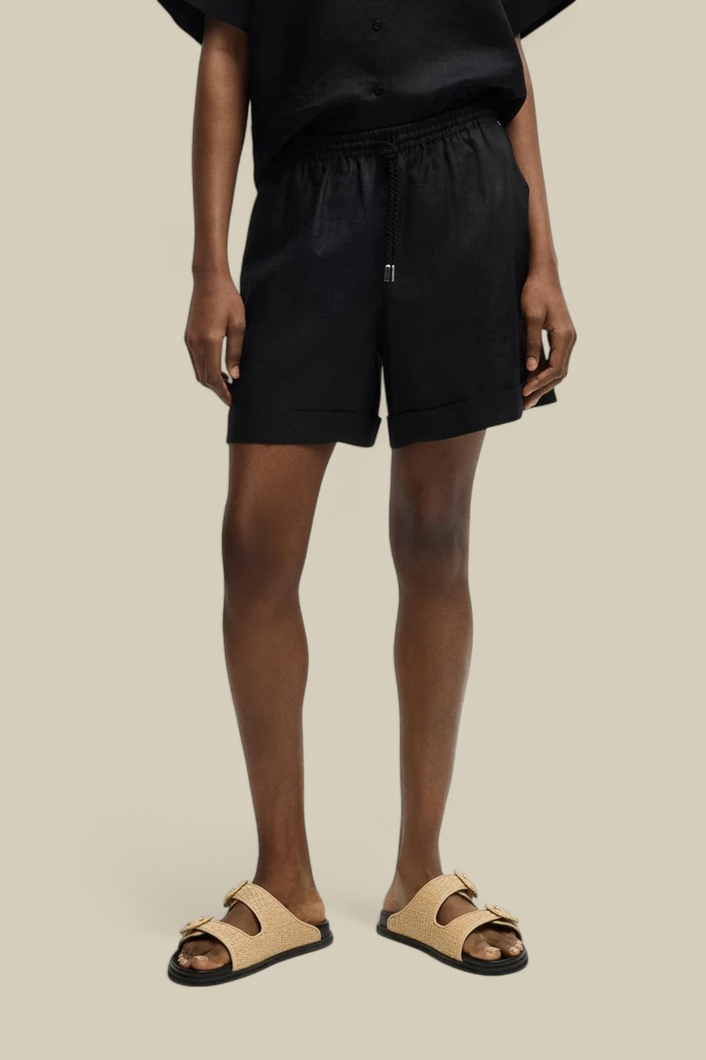 תמונת דוגמן קידמית של מכנסי ג'וג קצרים