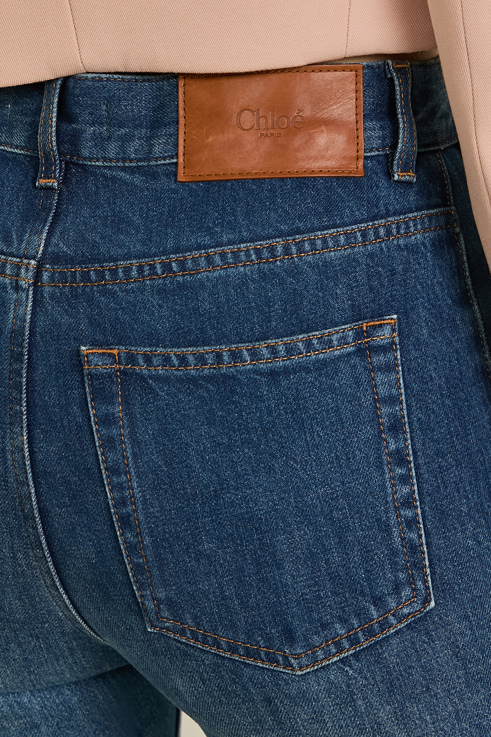 מכנסי ג'ינס בגזרה מתרחבת