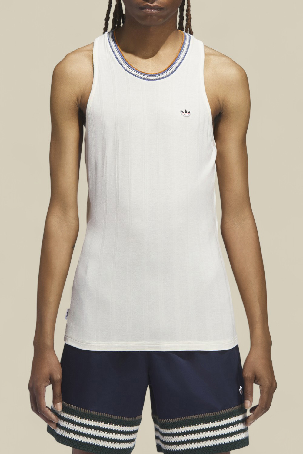 תמונת דוגמן קידמית של אדידס X קלוט גופייה