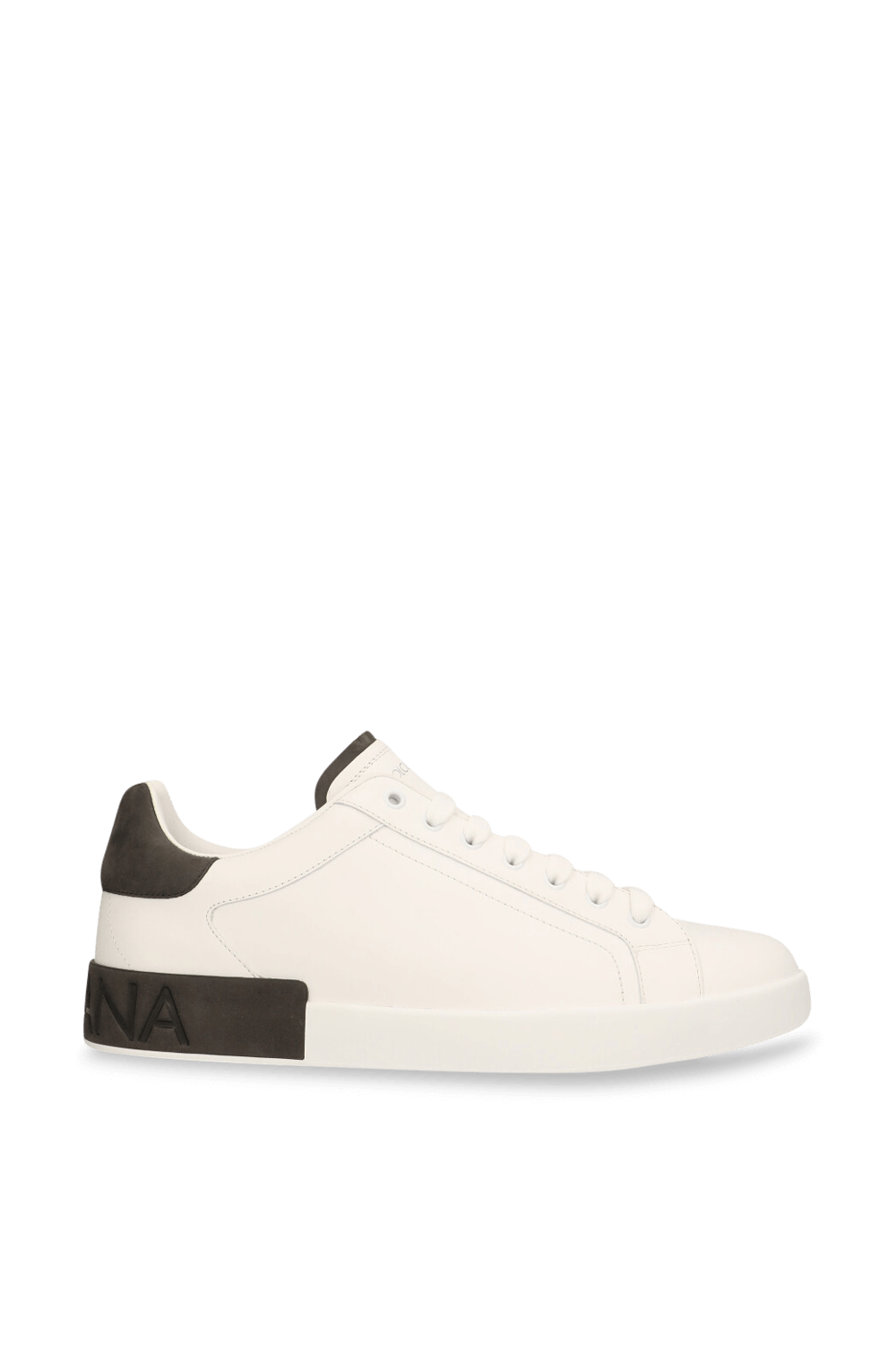 תמונה קידמית של נעלי סניקרס