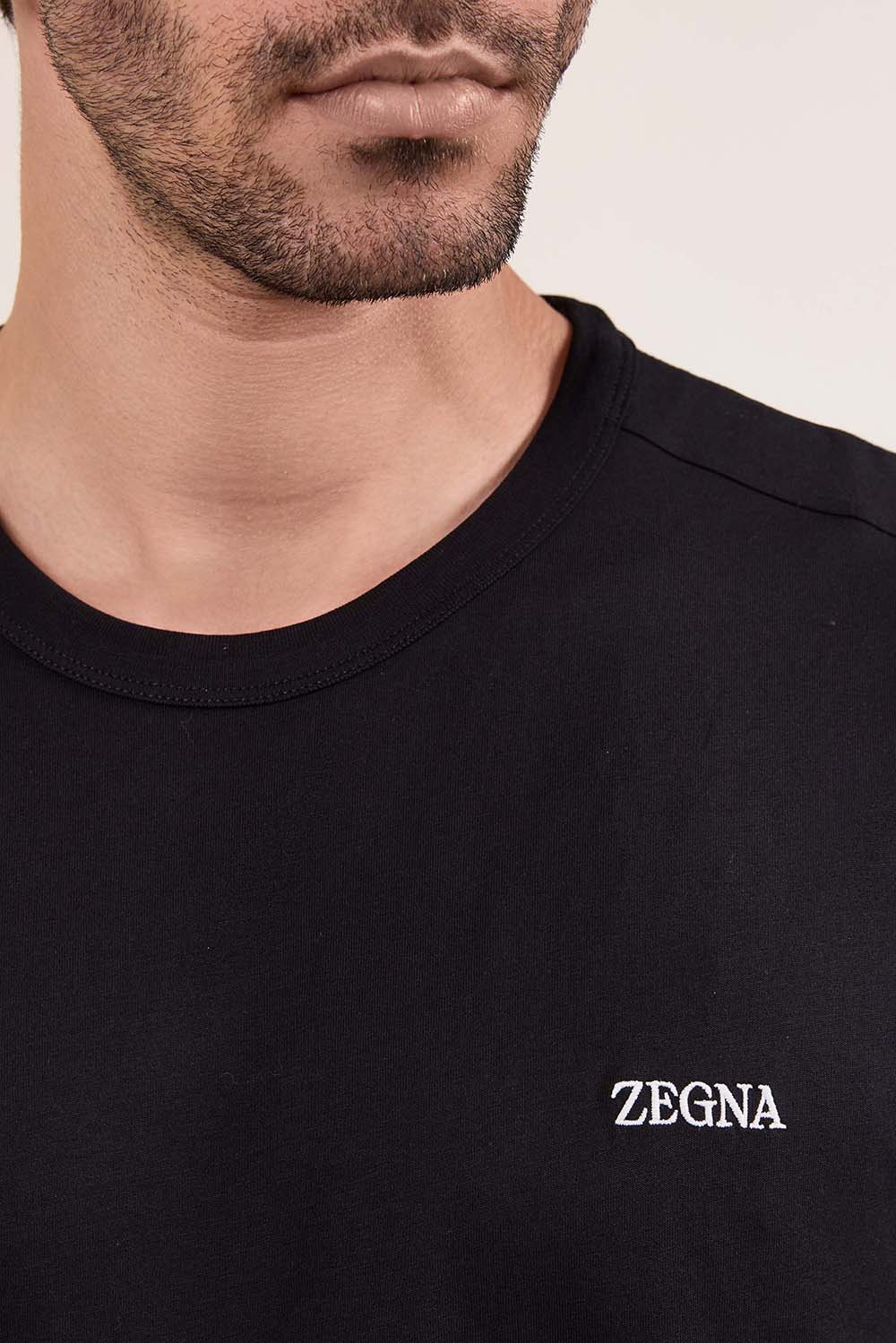 תמונת תקריב דוגמן של חולצת טי