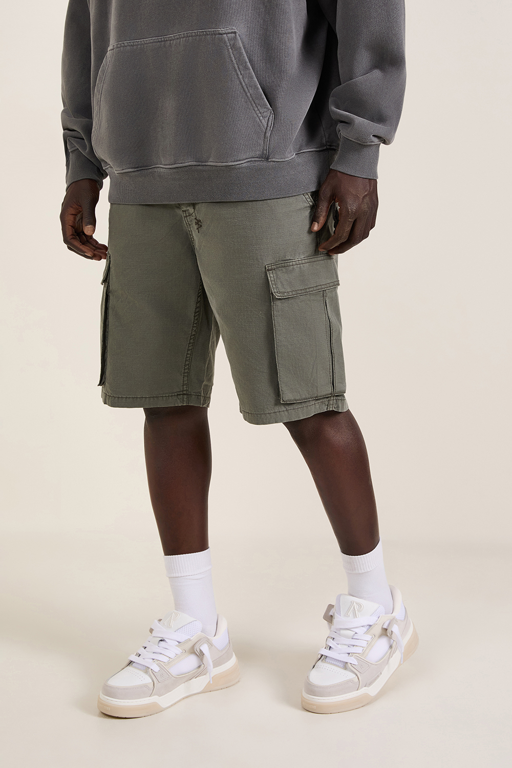 תמונת דוגמן קידמית של מכנסיים קצרים