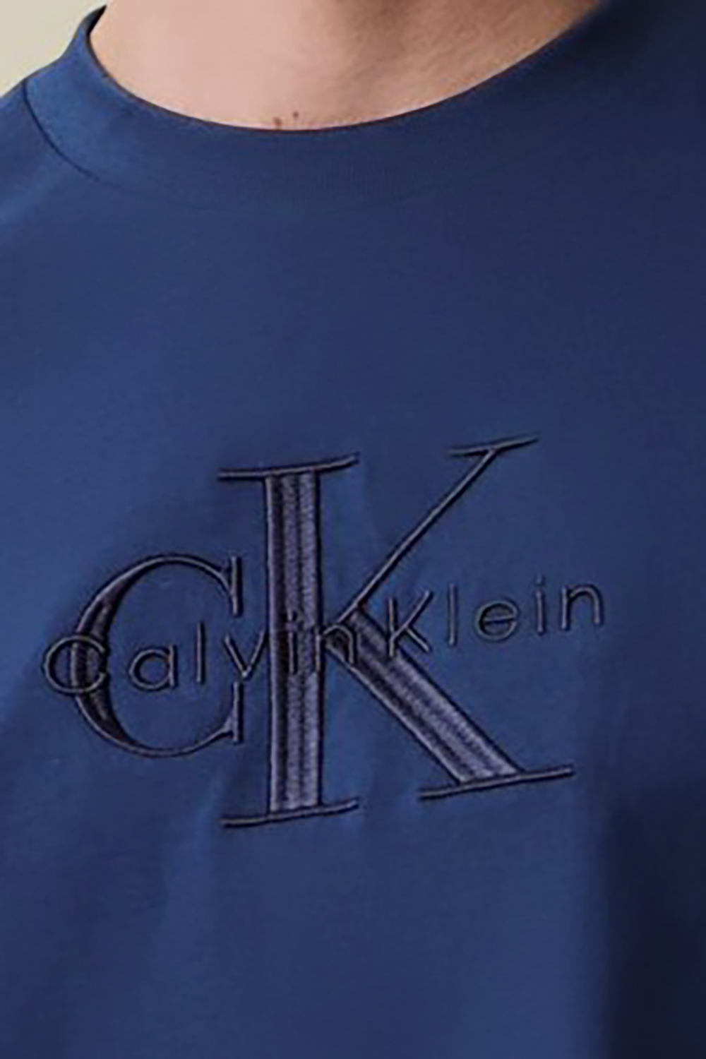 תמונת תקריב דוגמן של חולצת טי