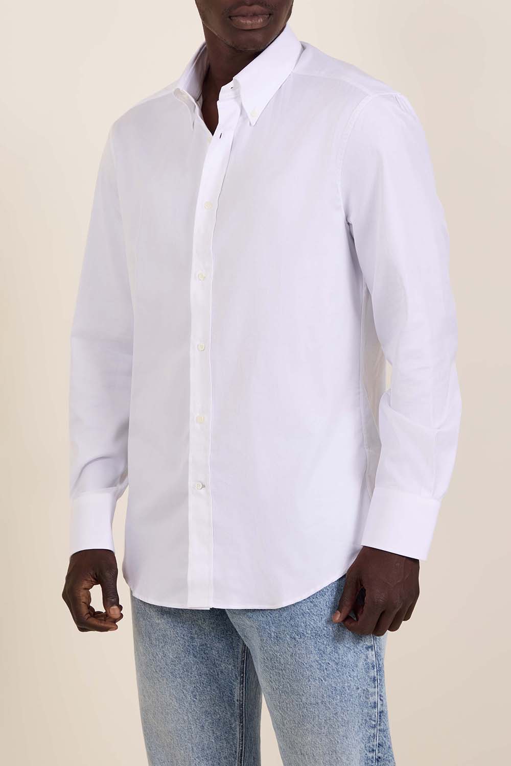 תמונת דוגמן קידמית של חולצת כפתורים