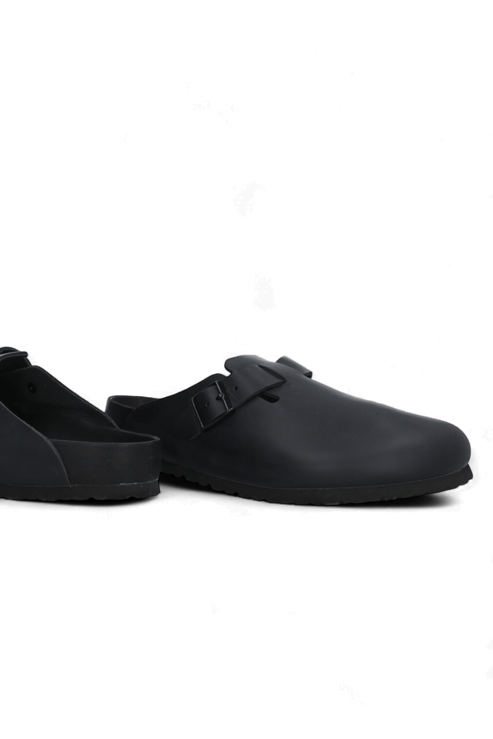 תמונת תקריב של נעלי בוסטון