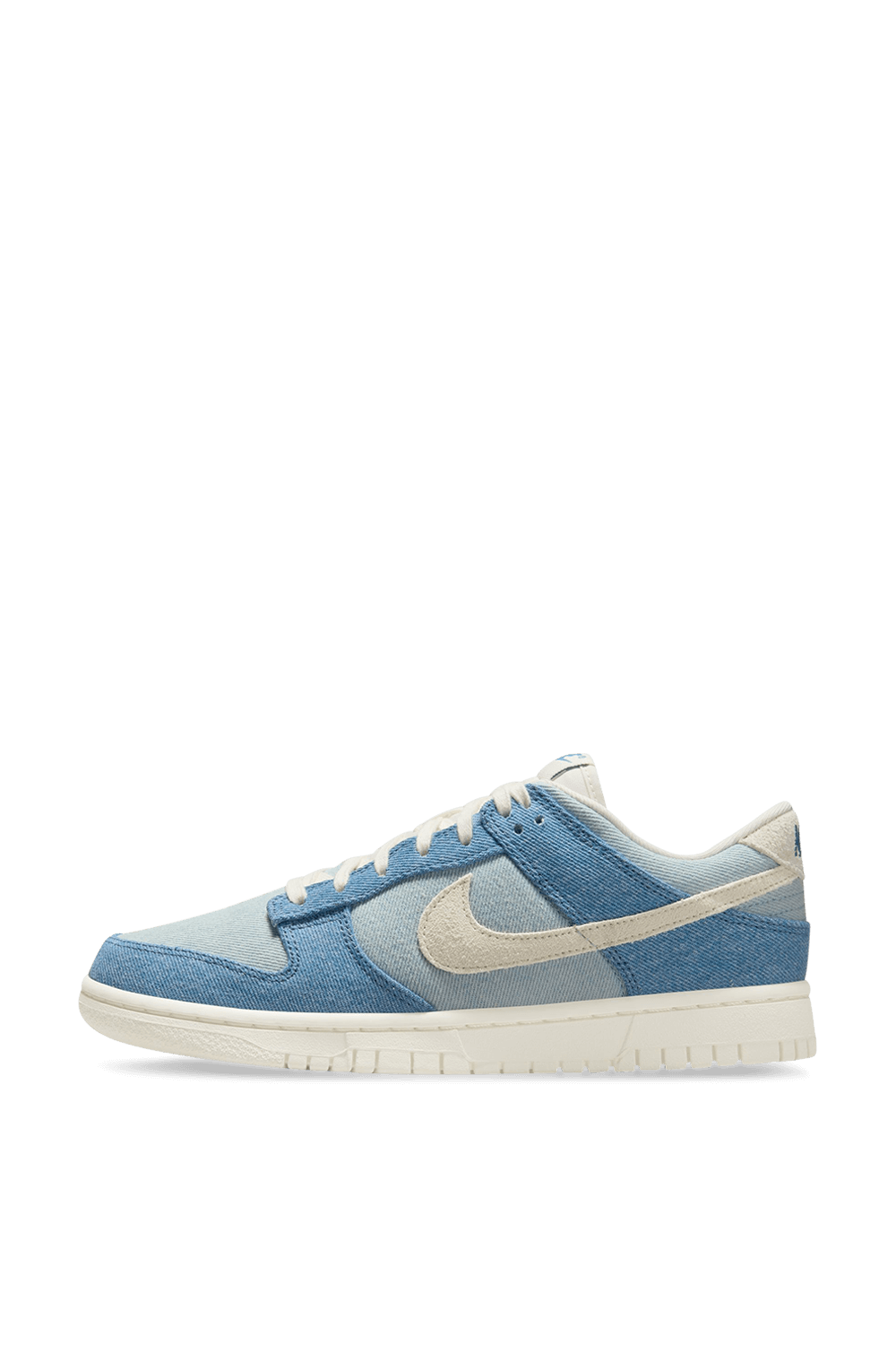 תמונה אחורית של נעלי סניקרס דאנק