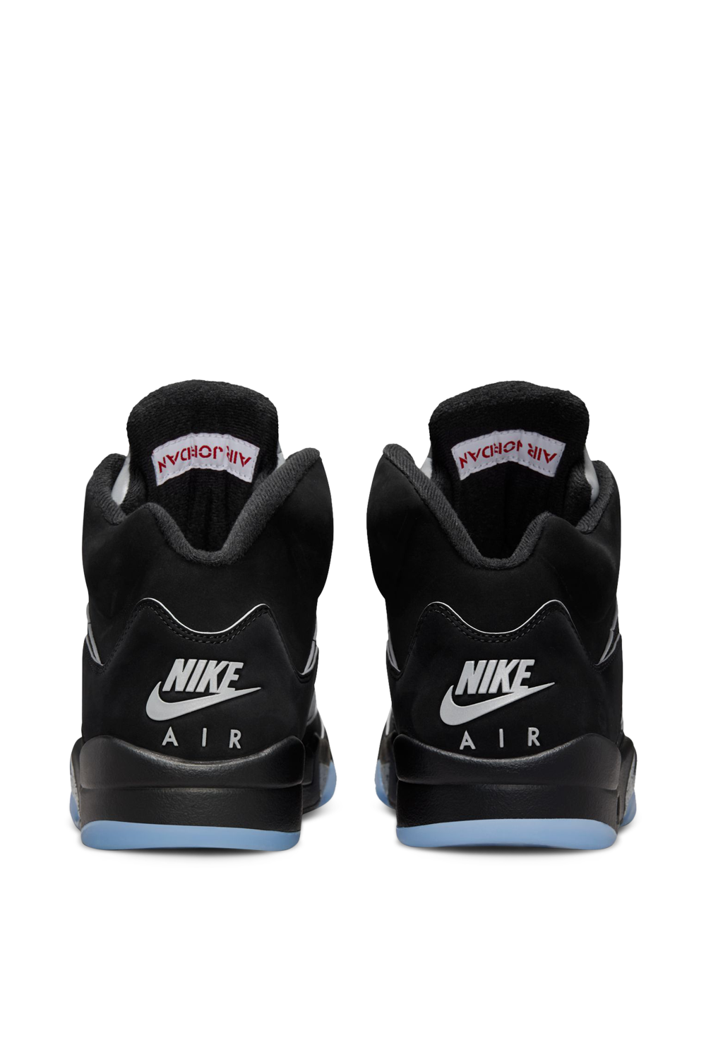 תמונת תקריב של נעלי סניקרס אייר ג'ורדן 5 רטרו