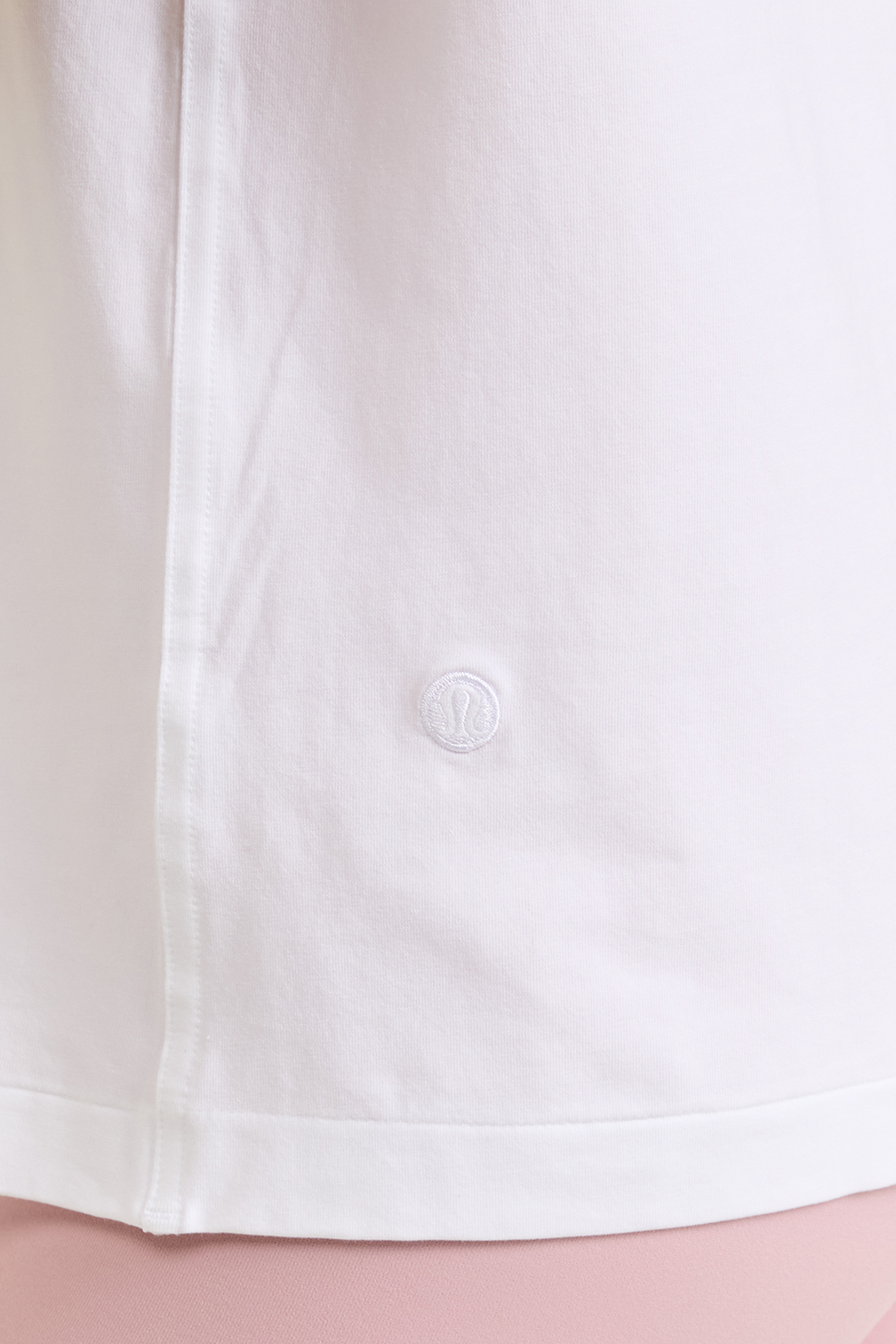 תמונת תקריב דוגמן של All Yours Organic Cotton T-Shirt