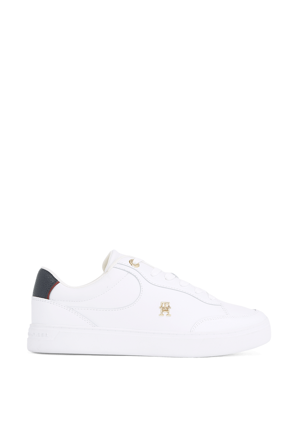 תמונה קידמית של נעלי סניקרס