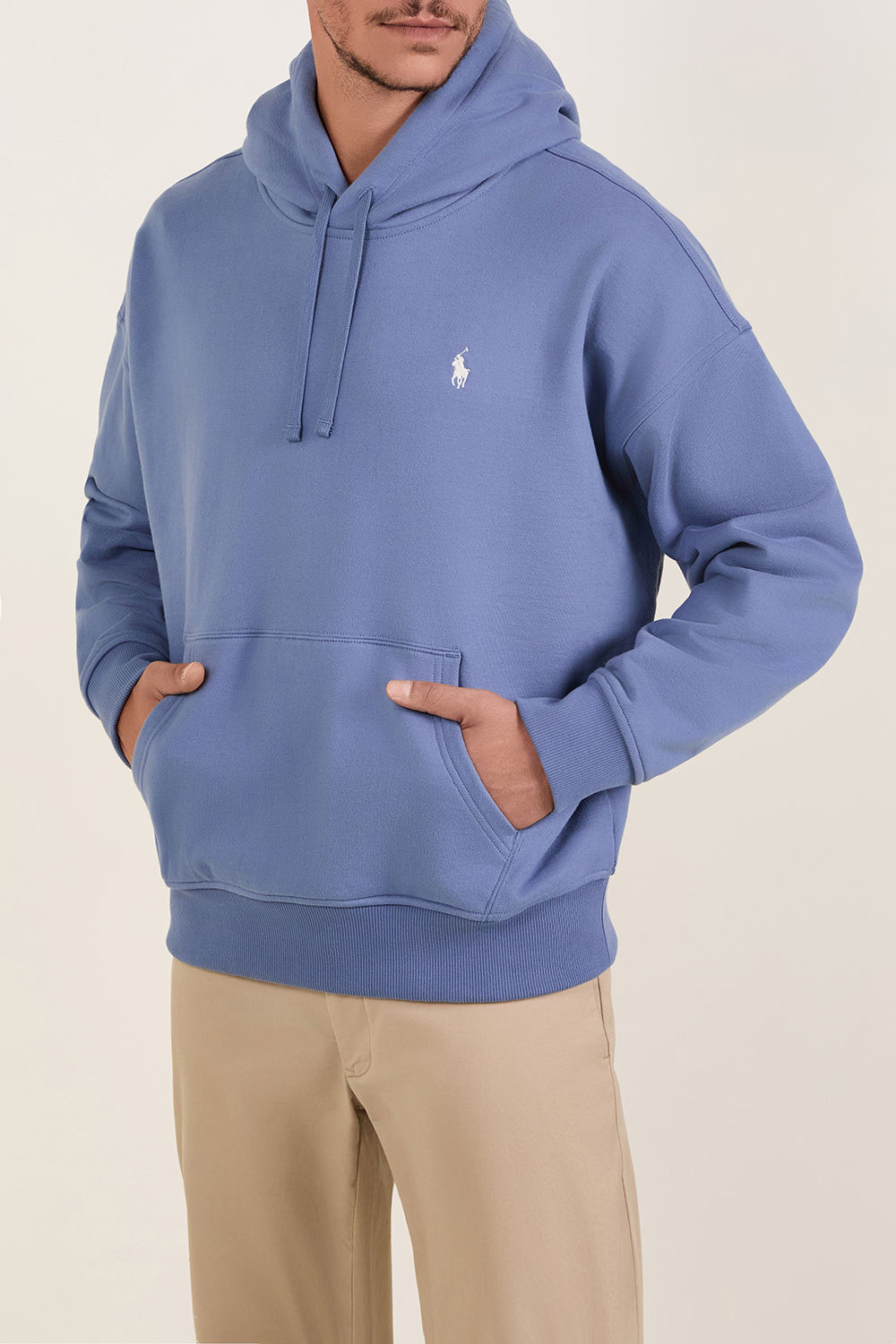 תמונת דוגמן קידמית של סווטישרט קפוצ'ון