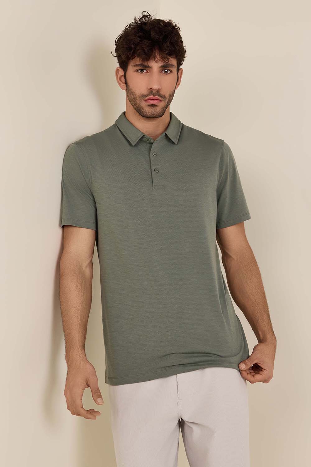 תמונת דוגמן קידמית של Evolution Short-Sleeve Polo Shirt