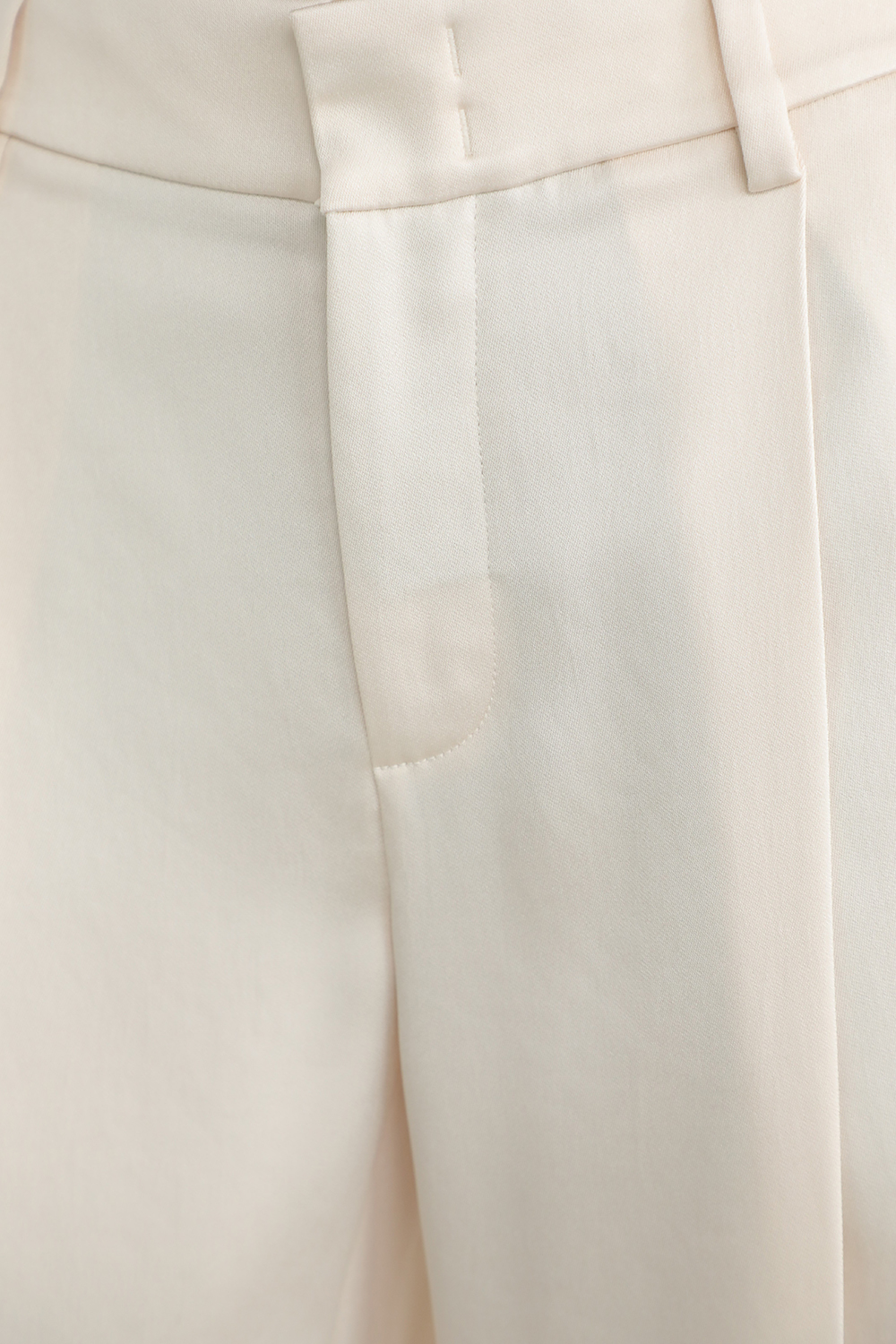 תמונת תקריב דוגמן של מכנסי אלגנט