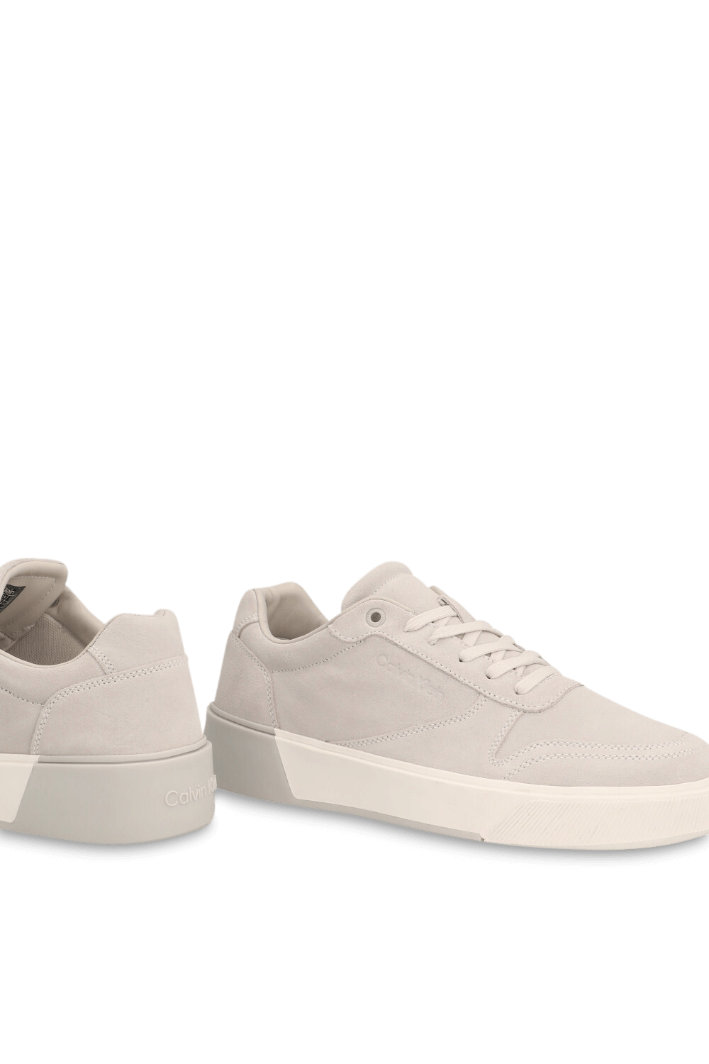 תמונת תקריב של נעלי סניקרס