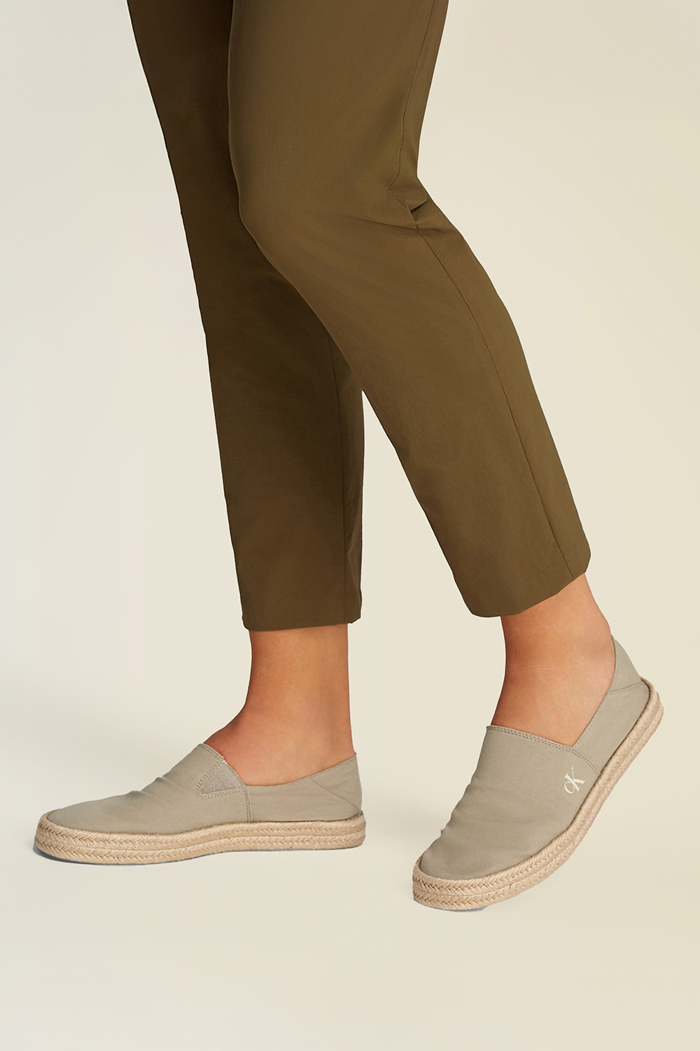 תמונת דוגמן קידמית של נעלי אספדריל