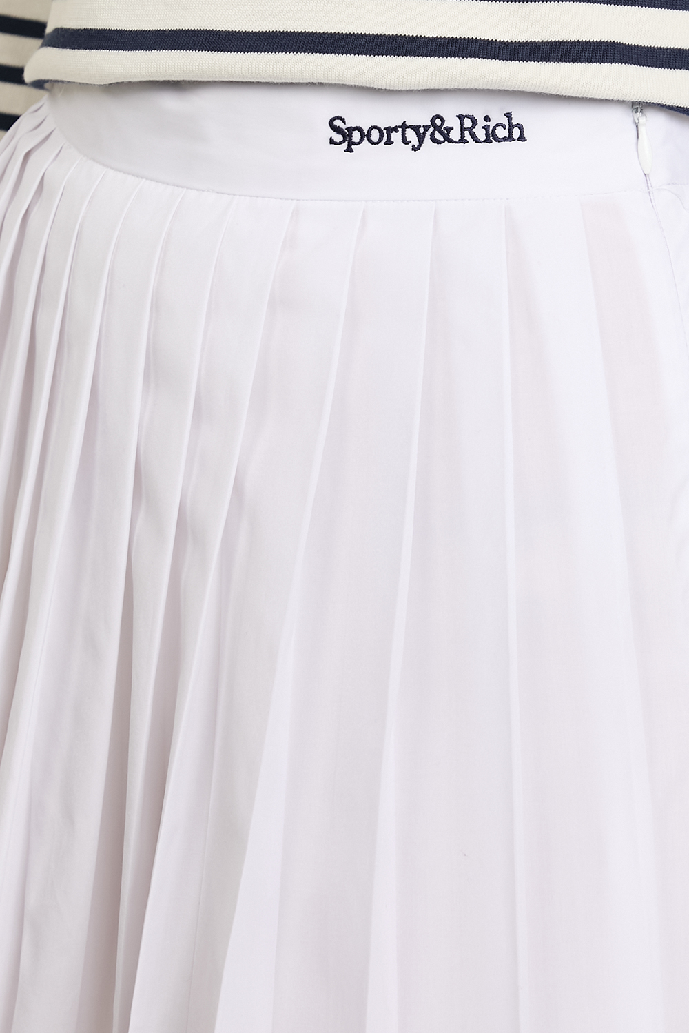 תמונת תקריב דוגמן של חצאית מיני