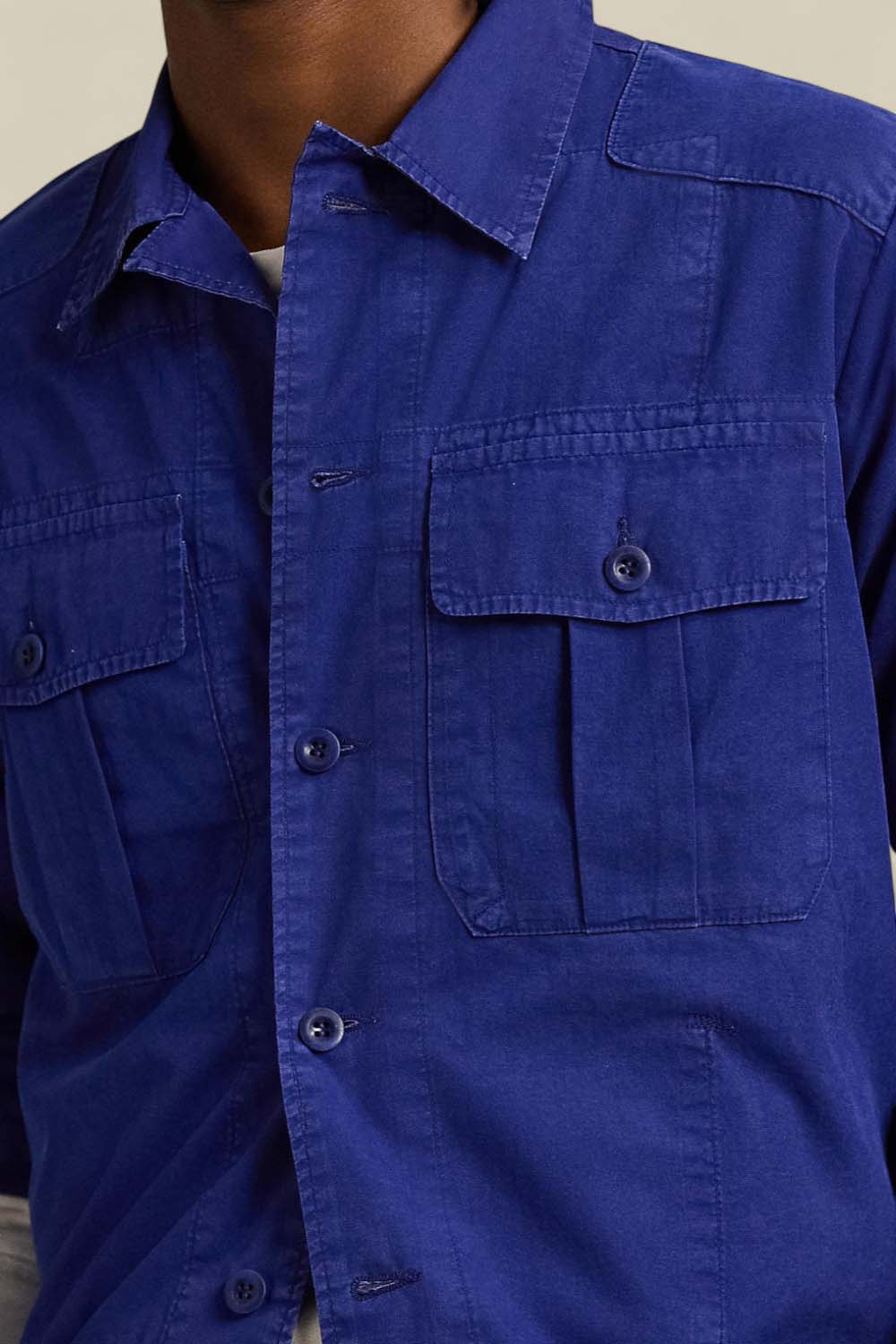 תמונת תקריב דוגמן של חולצת ז'קט