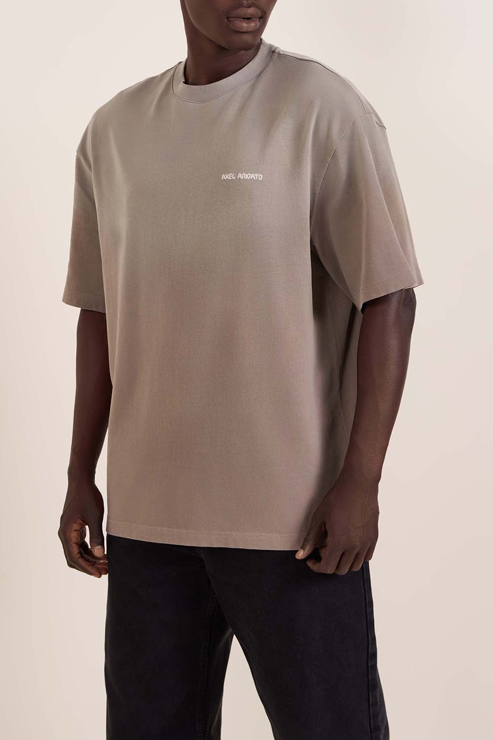 תמונת דוגמן קידמית של חולצת טי