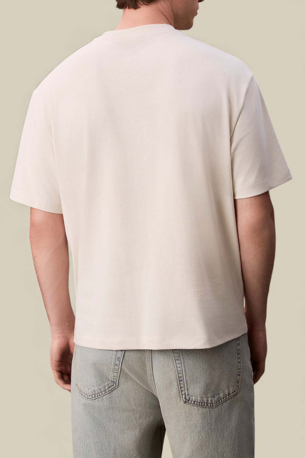 תמונת דוגמן אחורית של חולצת טי