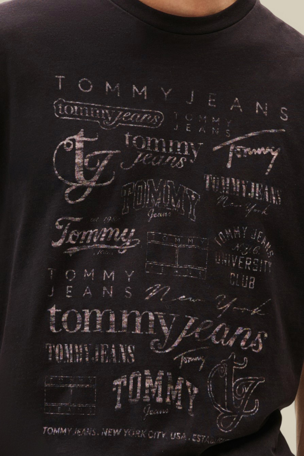 תמונת תקריב דוגמן של חולצת טי