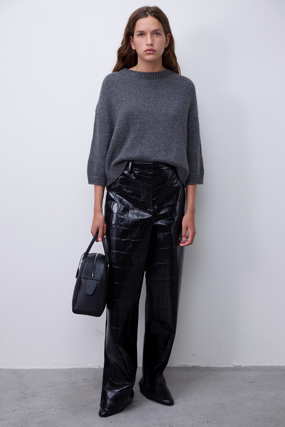 תמונת דוגמן קידמית של תיק נשיאה אינדיאה