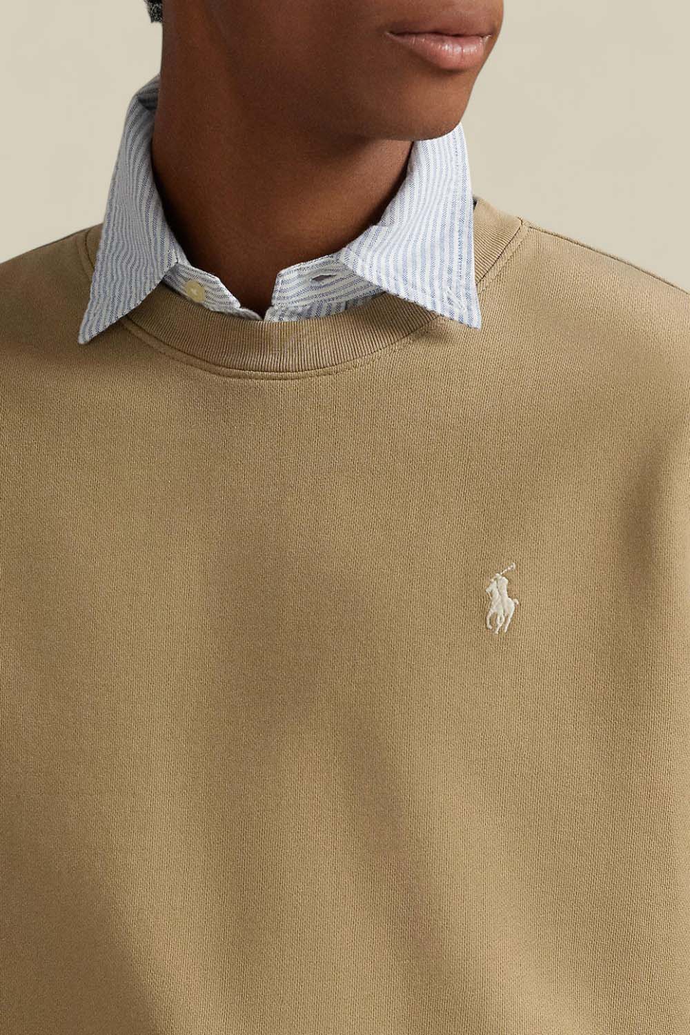 תמונת תקריב דוגמן של סווטשירט