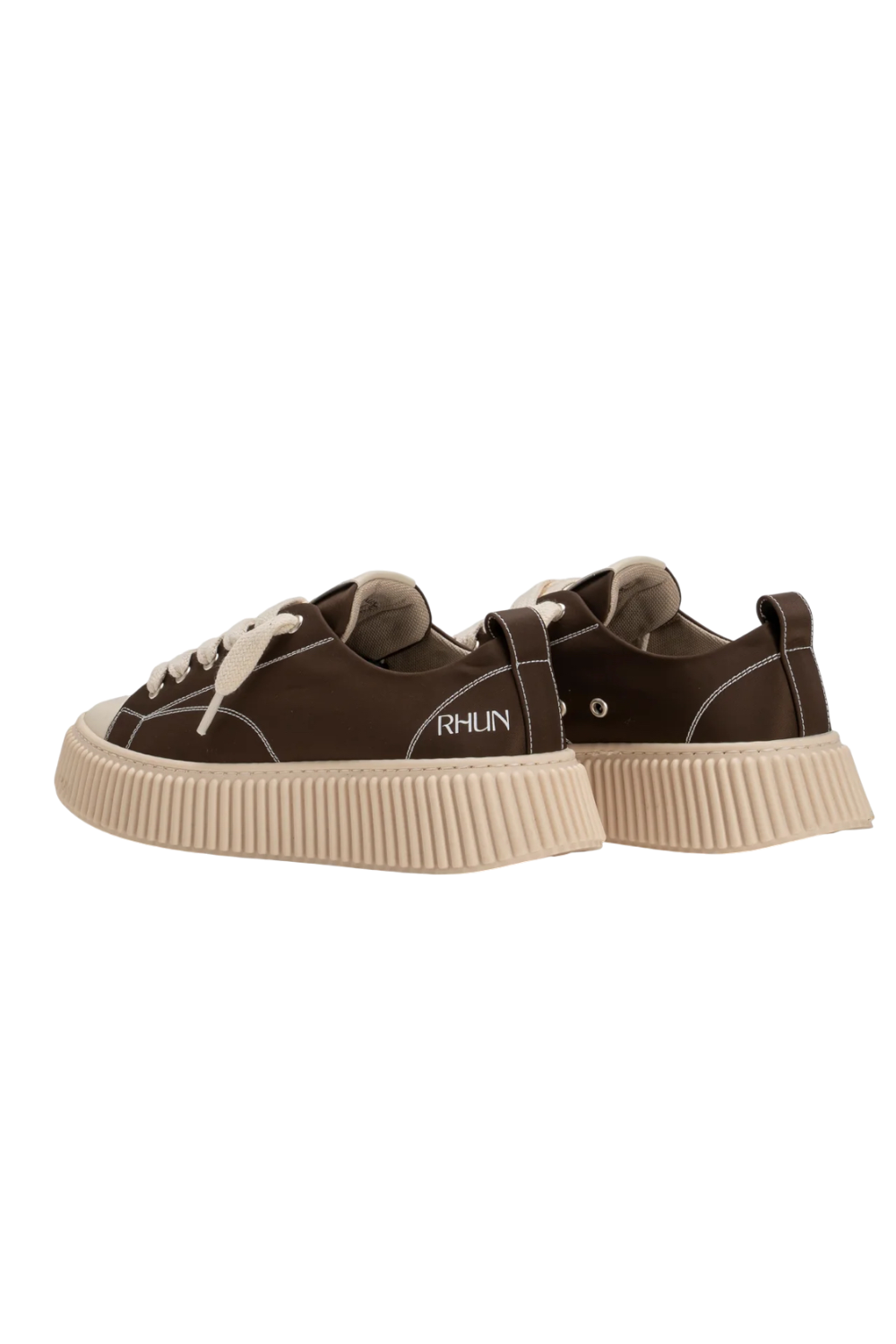 תמונה אחורית של נעלי סניקרס 2020