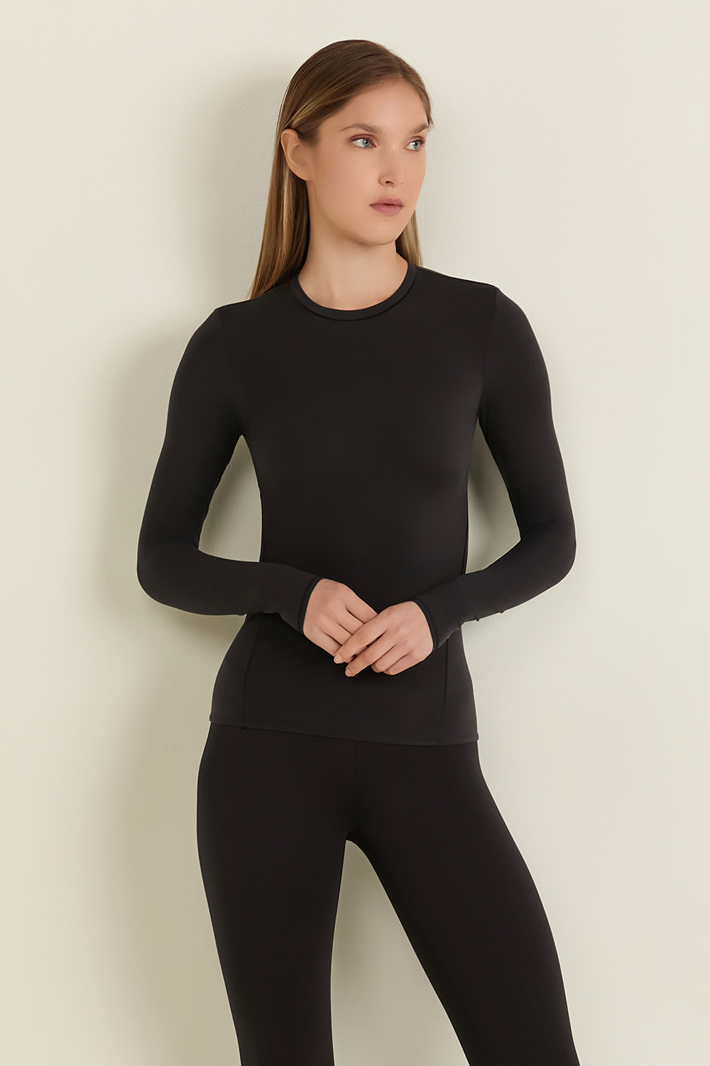 תמונת דוגמן קידמית של Wundermost Nulu&trade; Crewneck Long-Sleeve Shirt