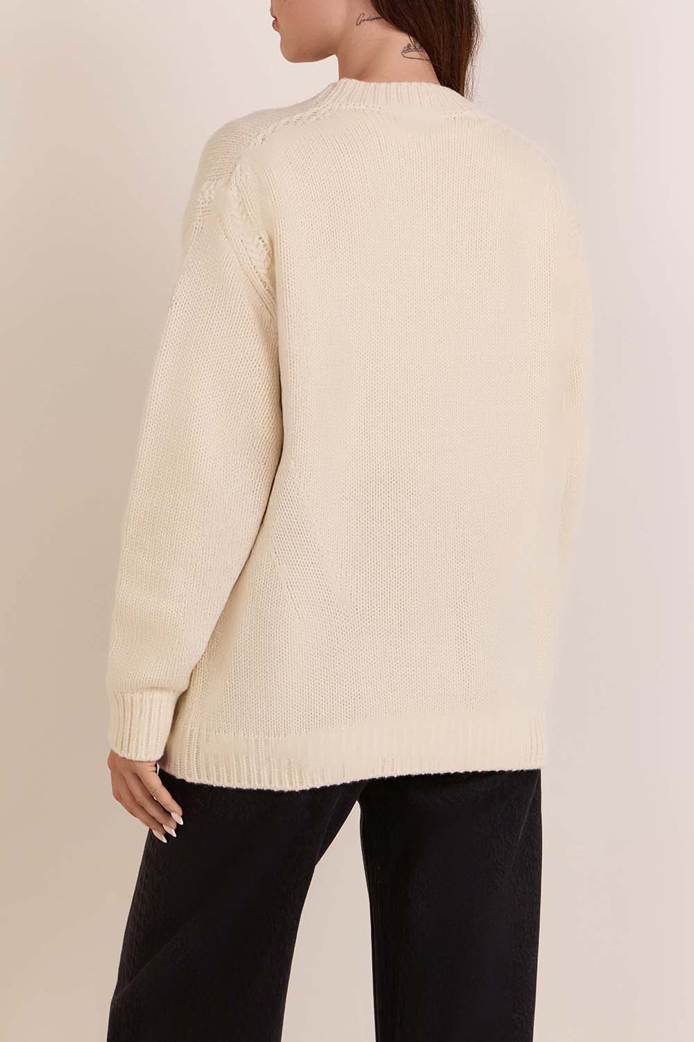 תמונת דוגמן אחורית של קרדיגן צמר