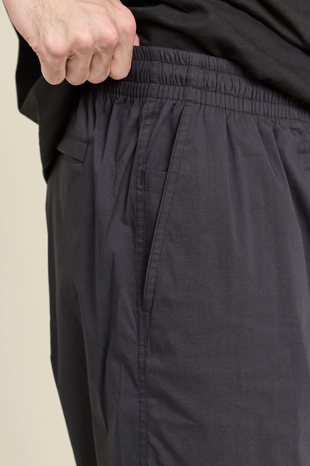 תמונת תקריב דוגמן של Poplin Relaxed-Fit Pant