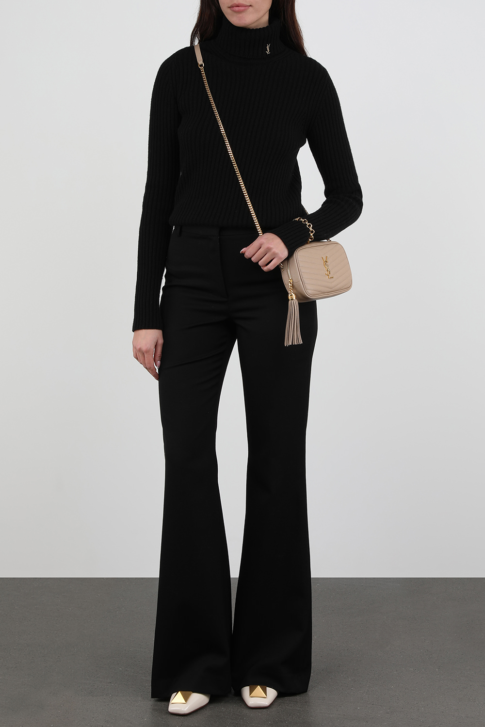 תמונת דוגמן קידמית של תיק צד מדגם לו בגוון בז'