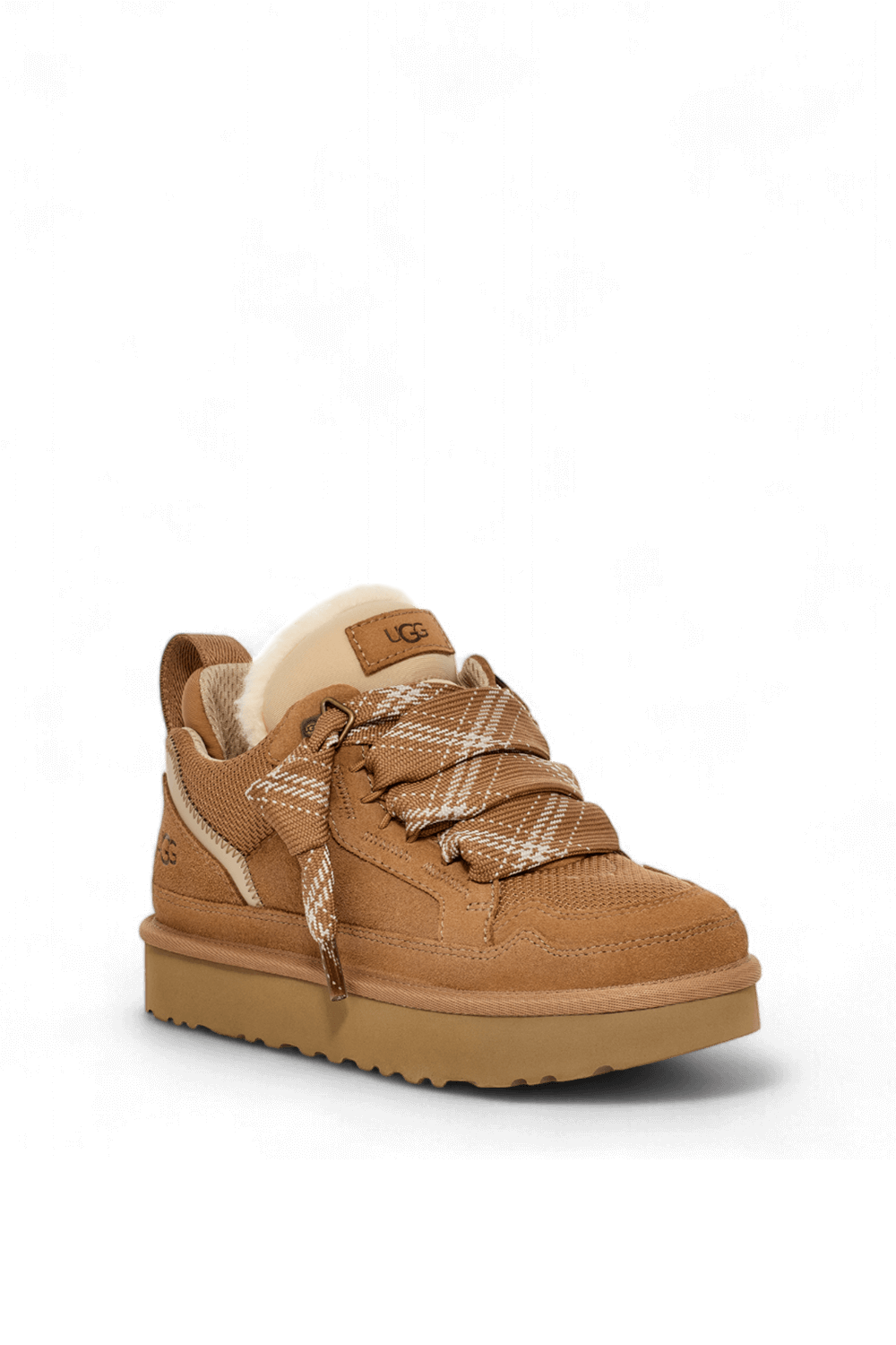 תמונה אחורית של נעלי סניקרס לואמל