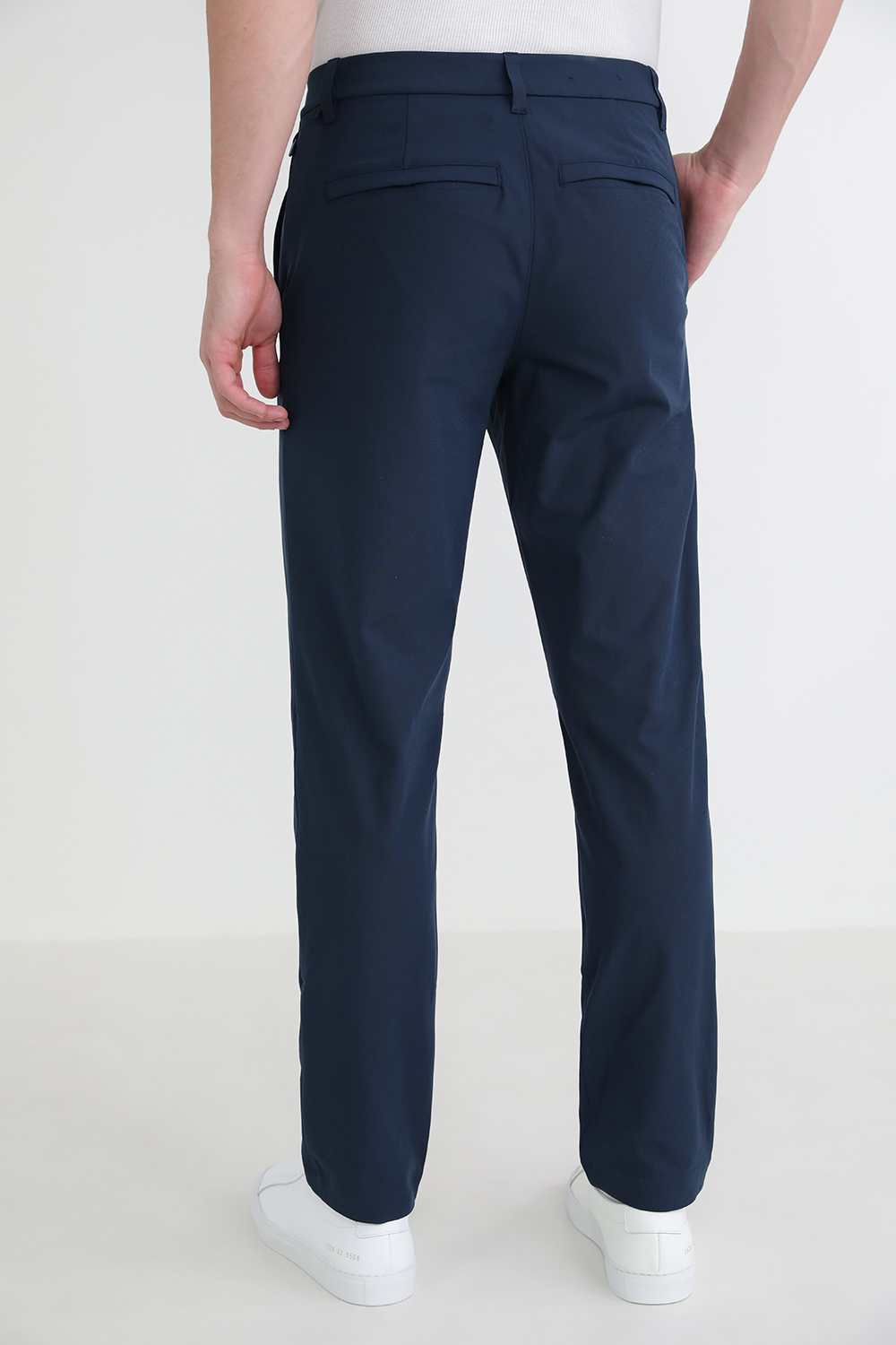 תמונת דוגמן אחורית של ABC Classic Fit Trouser 32" Warpstreme