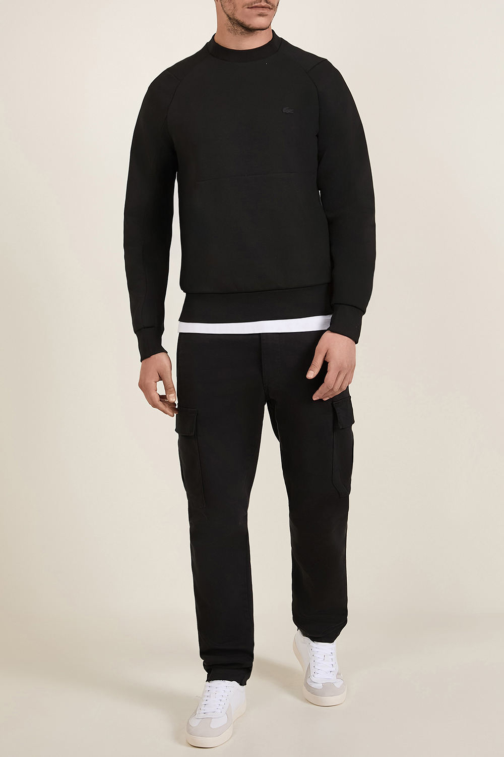 תמונת דוגמן קידמית של נעלי סניקרס