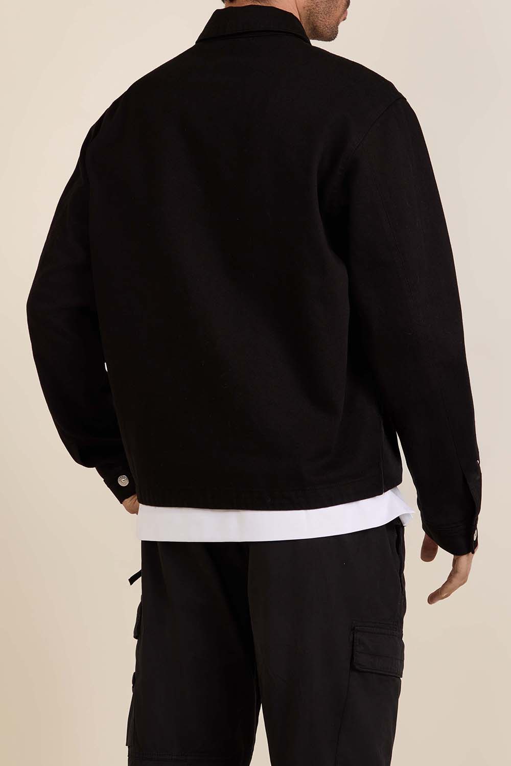 תמונת דוגמן אחורית של ז'קט ג'ינס