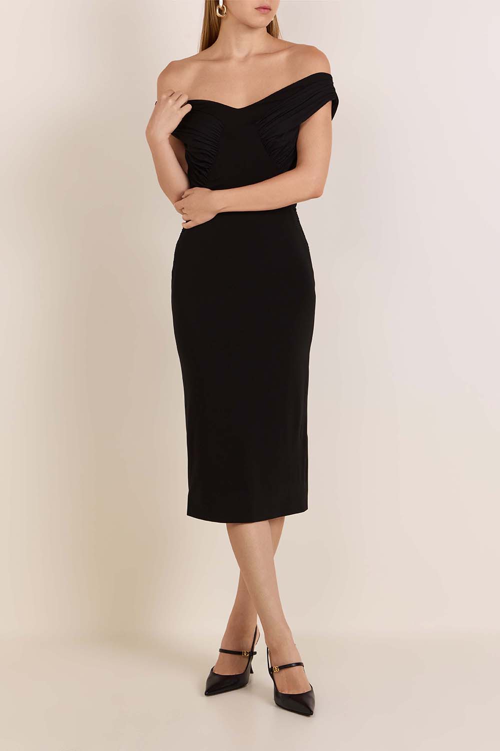 תמונת דוגמן קידמית של שמלת אוף שולדר