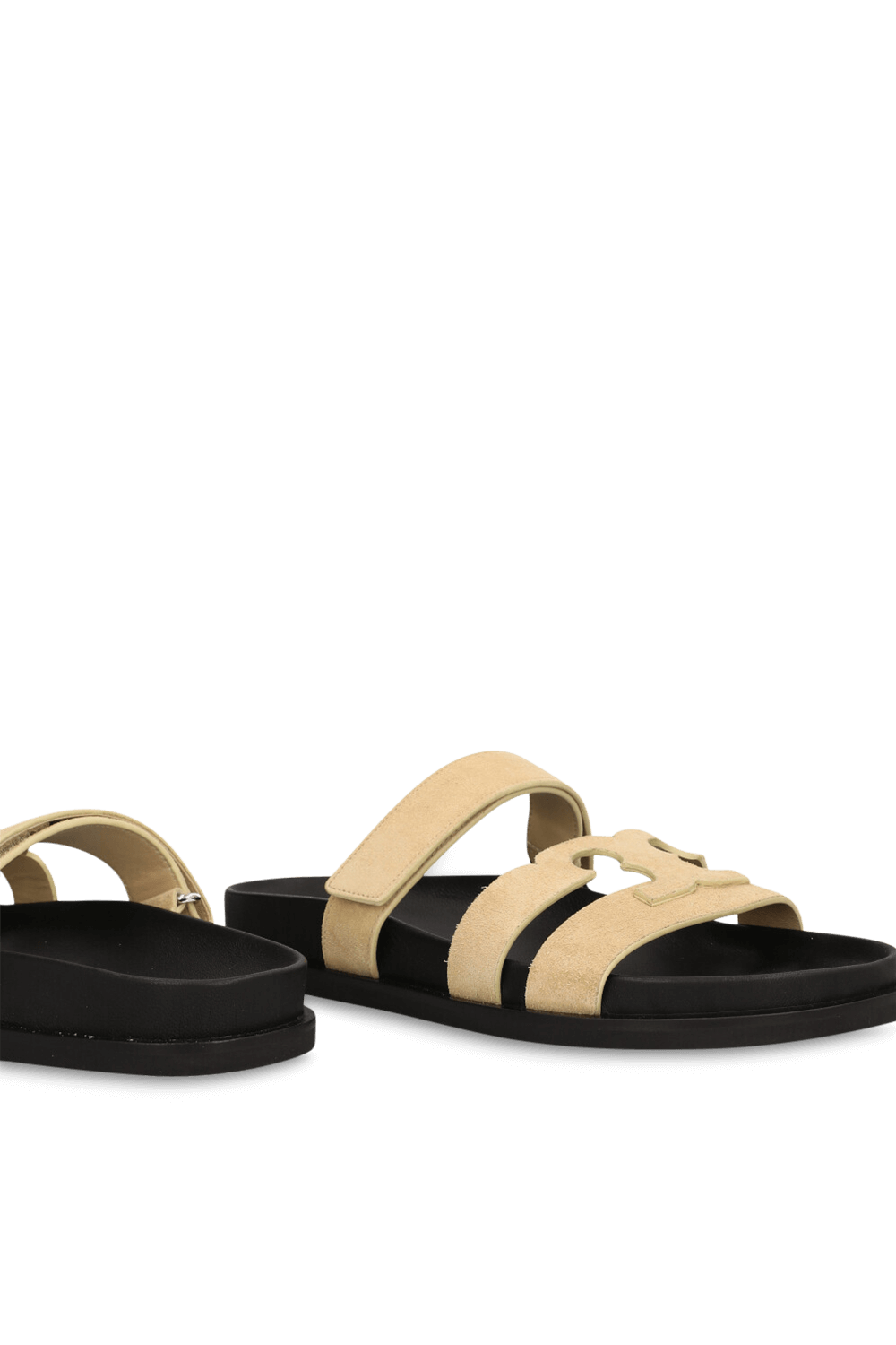 תמונת תקריב של סנדלי סליידס אינס ספורט