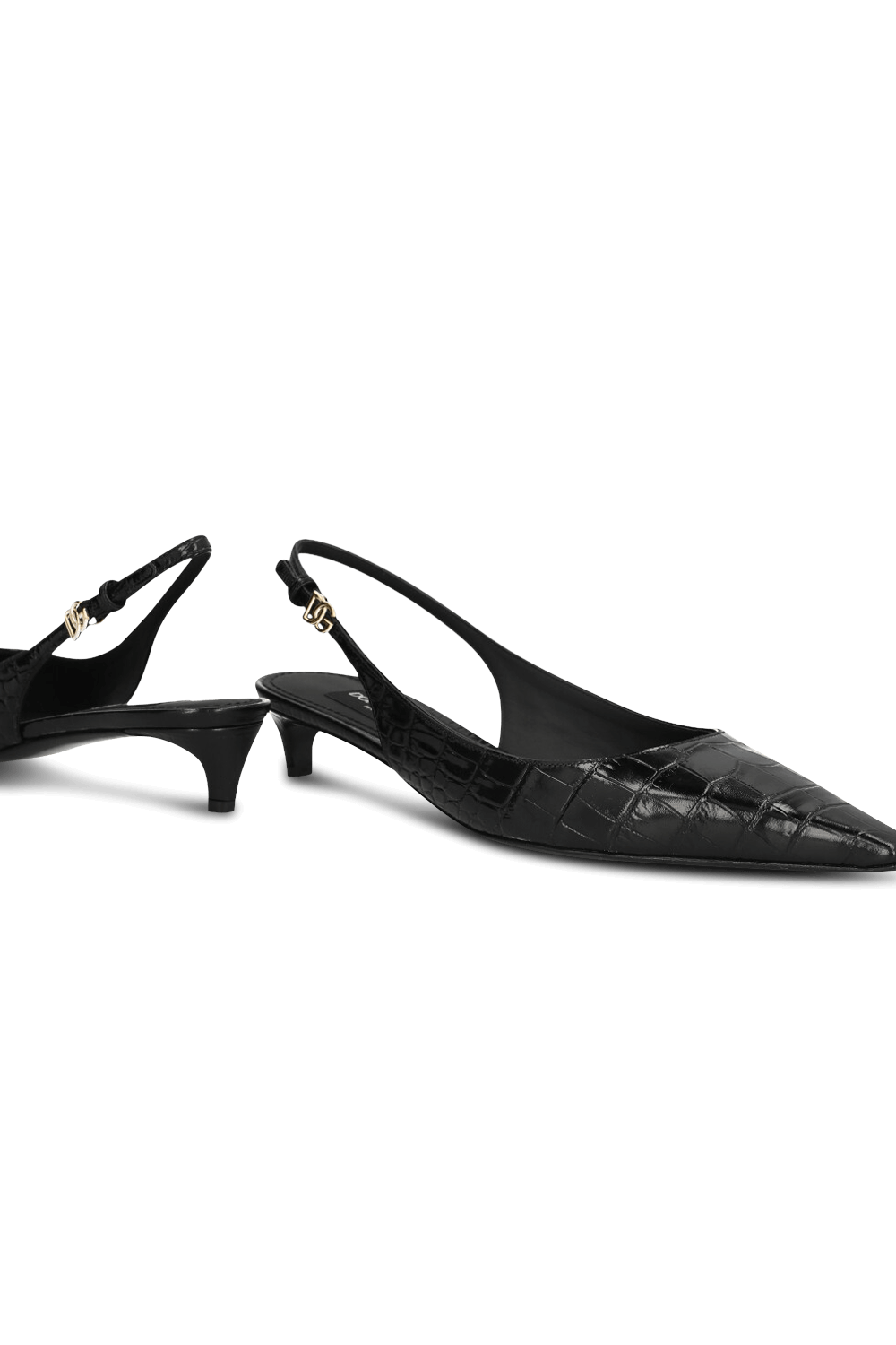 תמונת תקריב של נעלי עקב סלינג בק