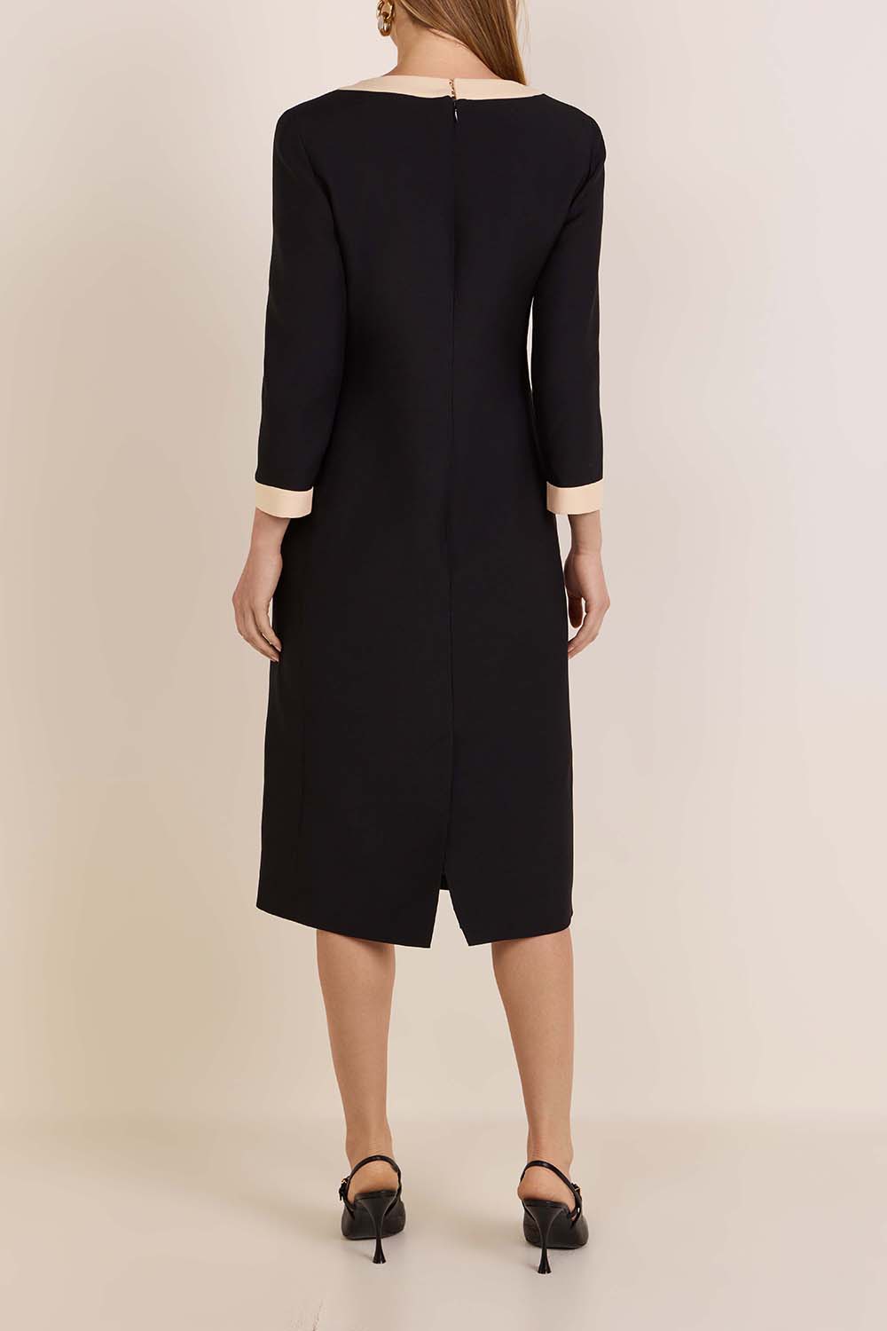 תמונת דוגמן אחורית של שמלת מידי מצמר ומשי