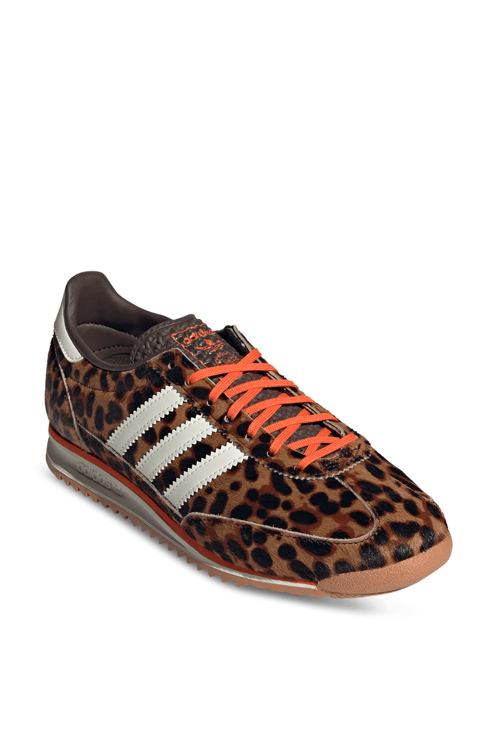 תמונת תקריב של נעלי סניקרס SL 72