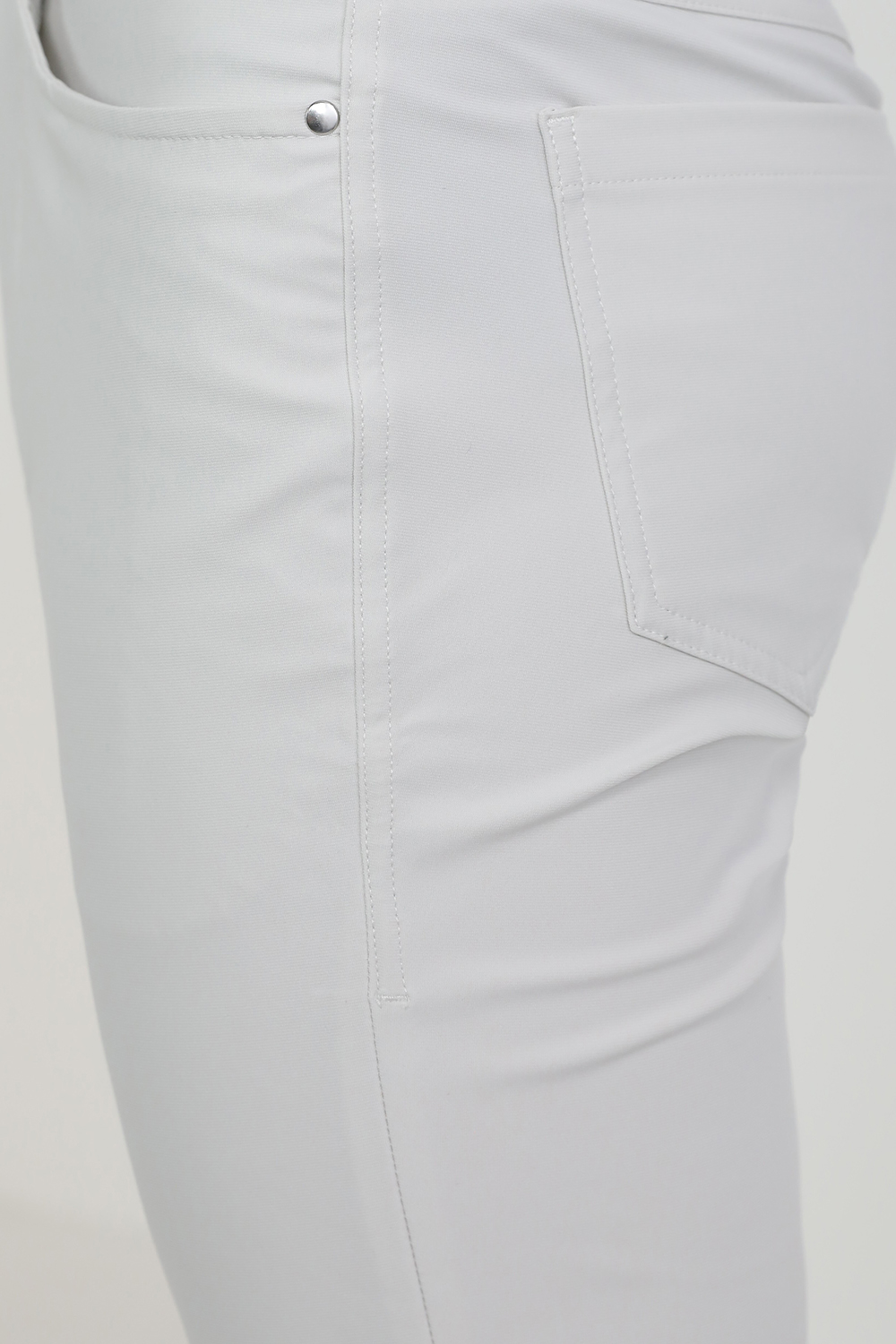 תמונת תקריב דוגמן של ABC Slim-Fit Pant 34