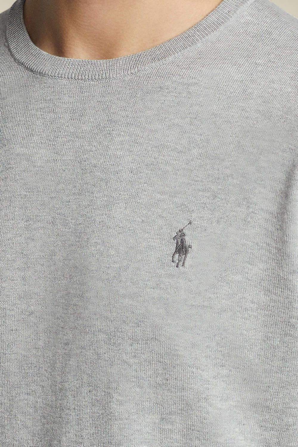 תמונת תקריב דוגמן של חולצת סריג