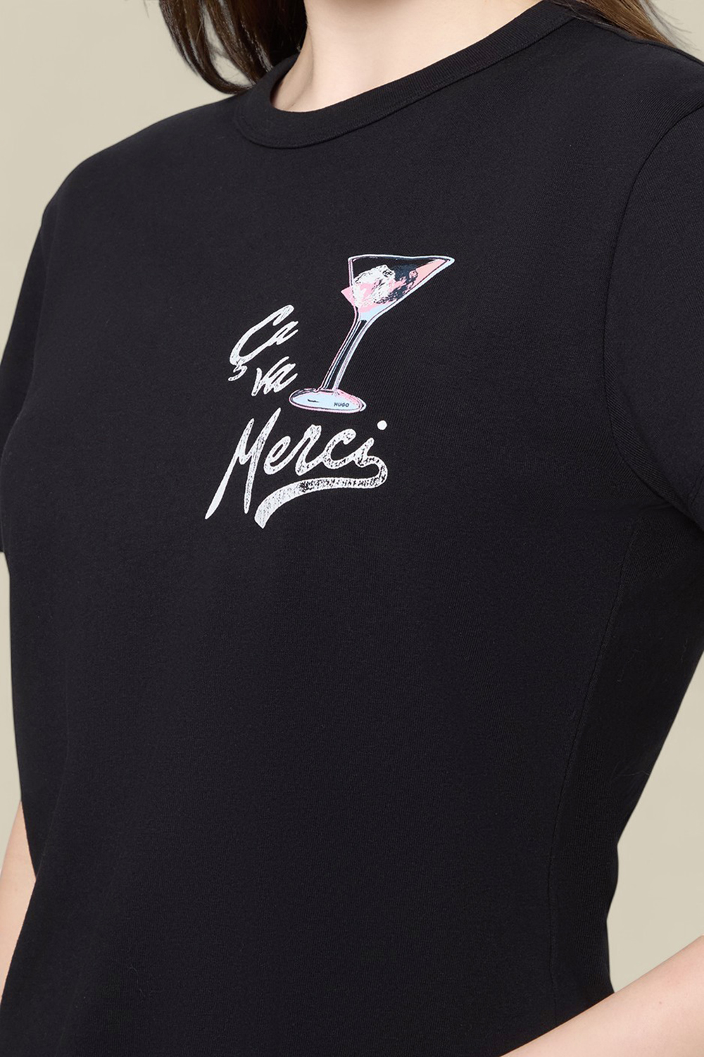 תמונת תקריב דוגמן של חולצת טי