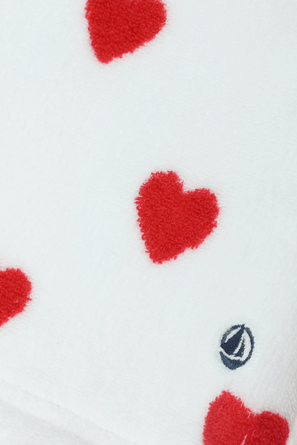 תמונה אחורית של חלוק רחצה עם הדפס לבבות