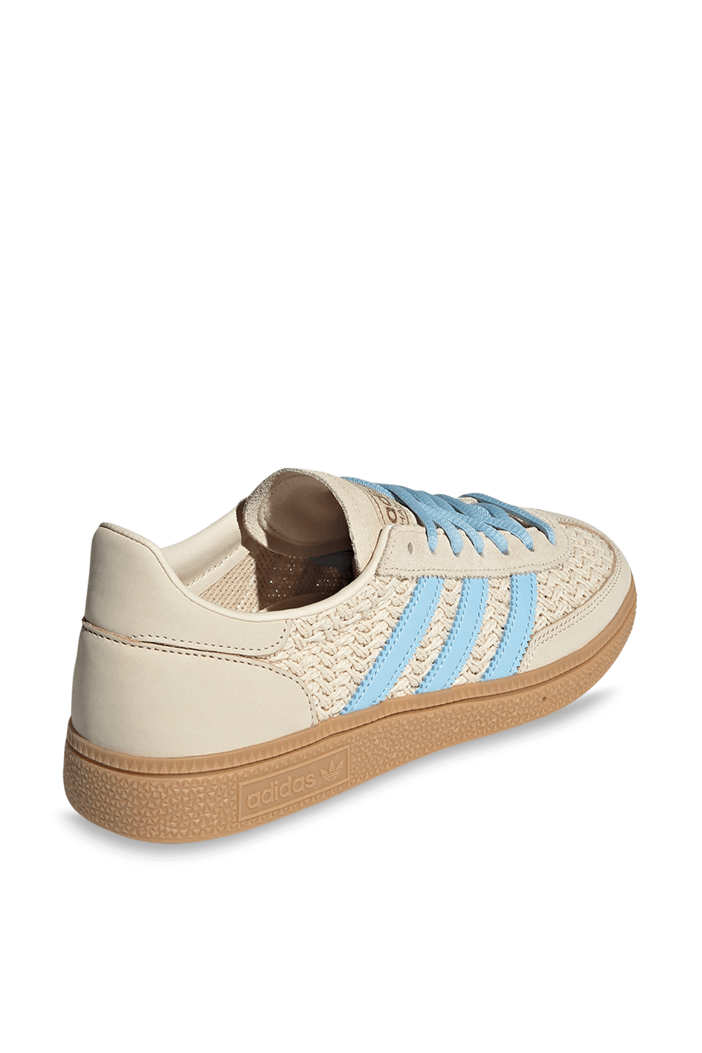 תמונת תקריב של נעלי סניקרס ספזיאל